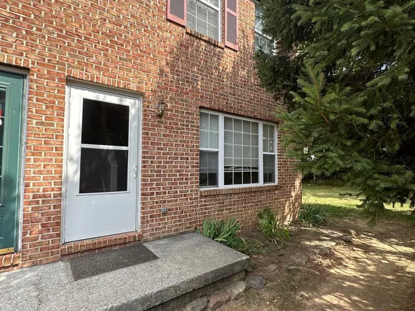 1016 Bridle Ct, Stephens City, VA 22655