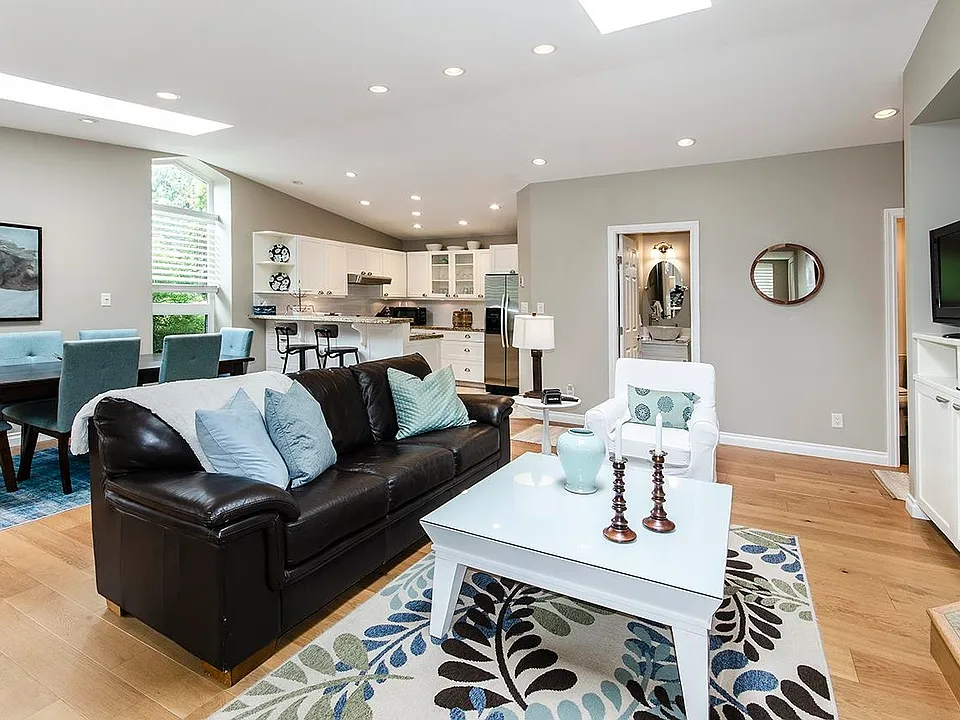 2235 Alden Ln