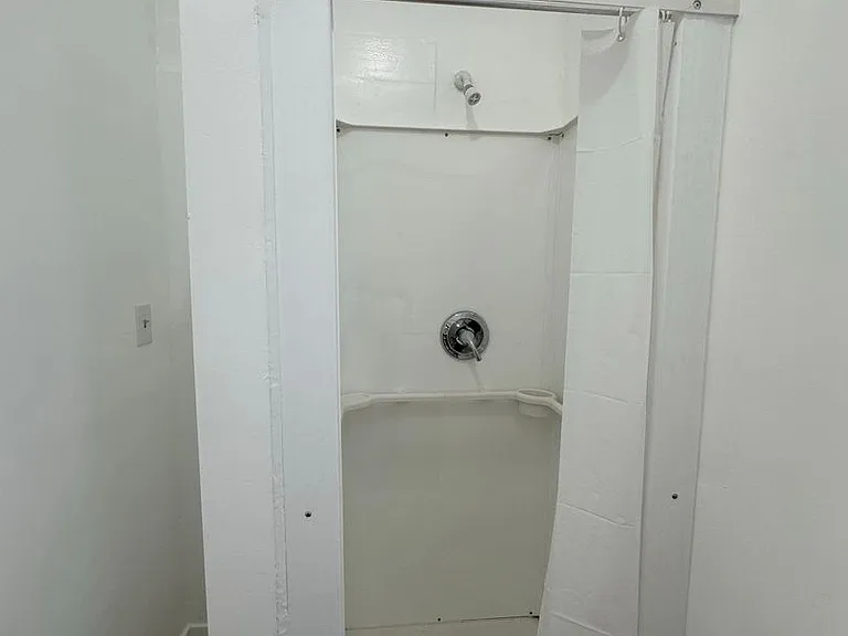 901 S Vermont Ave — Photo 25