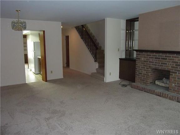 5th image of 155 Old Meadow Dr
