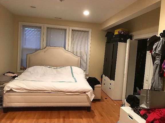 2nd image of 1522 W Bryn Mawr Ave APT 2