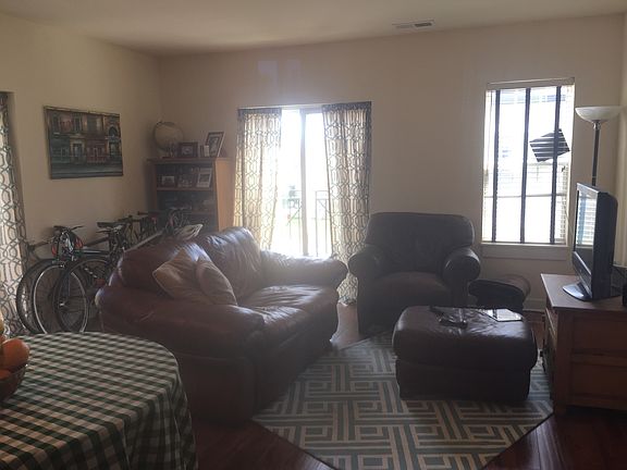 2nd image of 1815 W Argyle St APT 6C