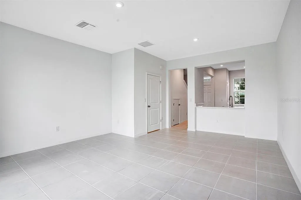 6261 Fairmont Ln — Photo 3