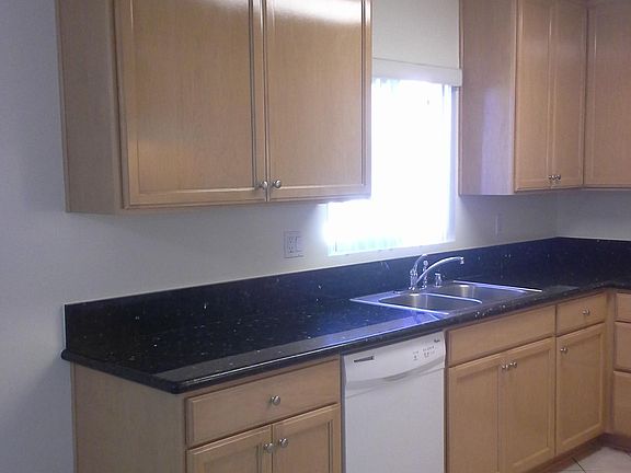 5th image of 2732 Arlington Ave APT A