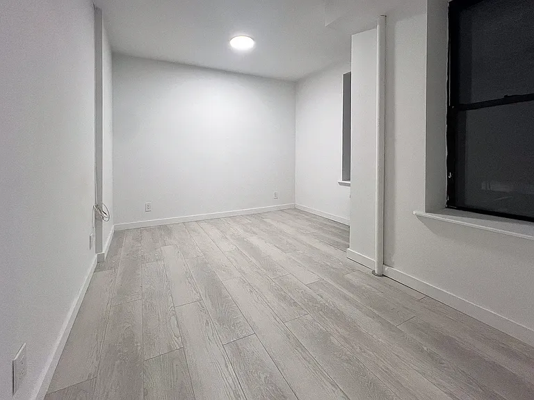 226 E 14th St #1T — Photo 5