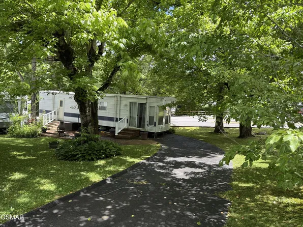 4229 E Pkwy #10-lot 10, Gatlinburg, TN 37738
