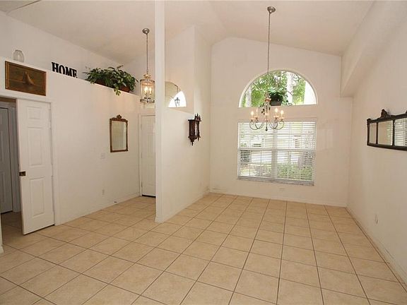 4th image of 1426 Bent Oaks Blvd