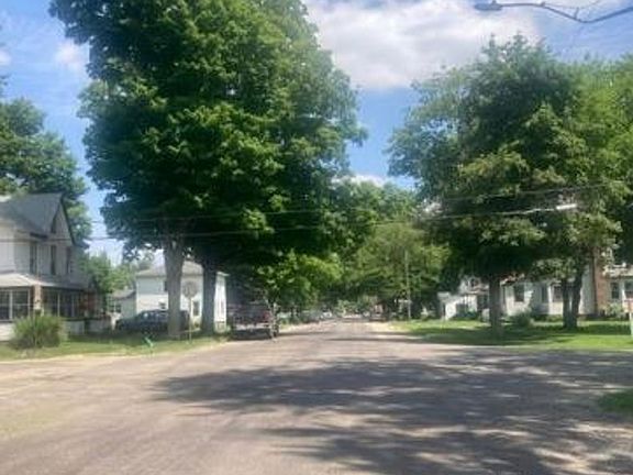 Exterior Neighborhood (street photo)
