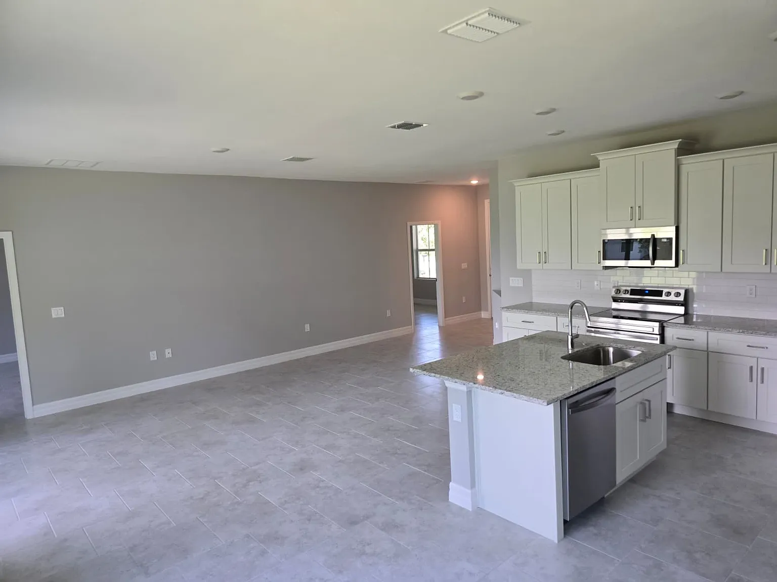 3 bed, 1615 sqft, $2,000 — Photo 3