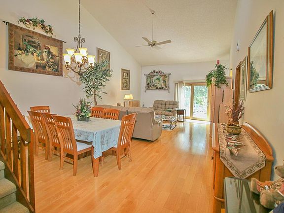 4th image of 230 Deer Lake Cir