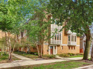 3147 N Honore St, Chicago, IL 60657