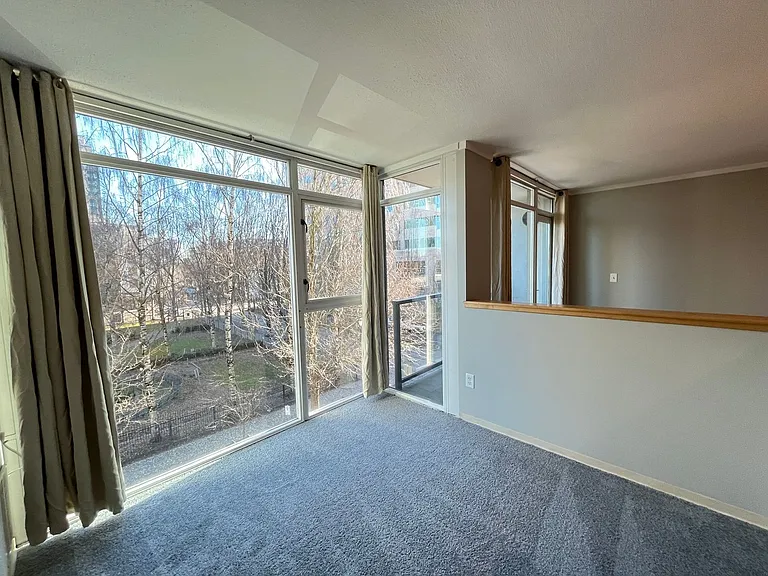 533 NE Holladay St #402 — Photo 10