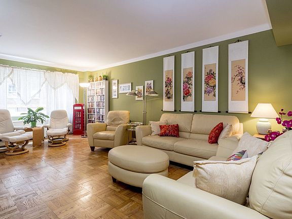 2nd image of 1381 Avenue Of The Amer #12K