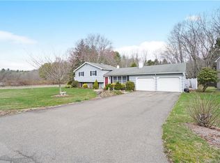 2 Stonegate Dr, Branford, CT 06405