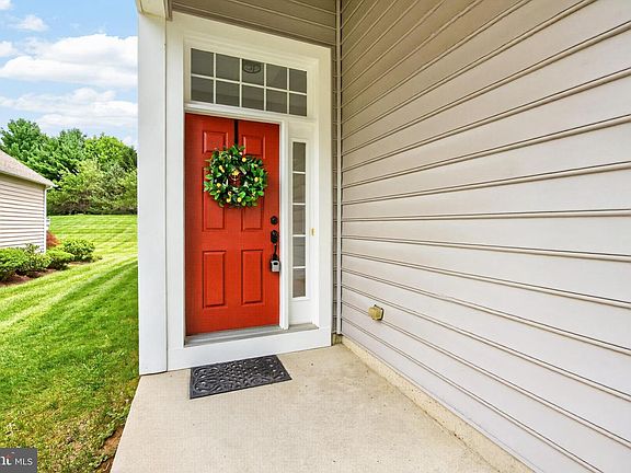 3rd image of 458 Mimosa Cir
