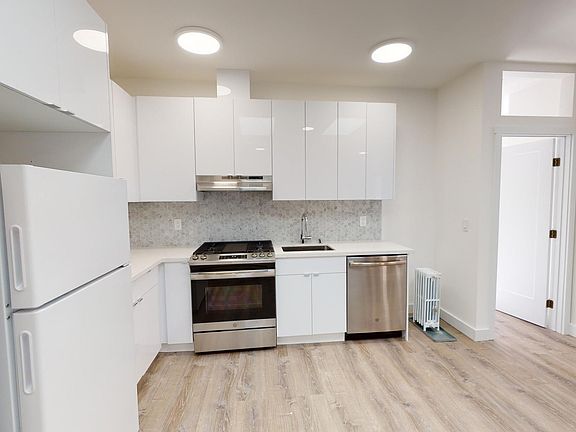 2nd image of 2656 Van Ness Ave #17