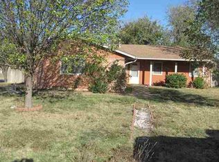 302 NE Skyline Cir, Lawton, OK 73507