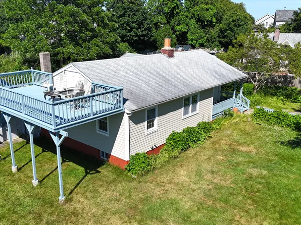 64 Hemlock Ave, Narragansett, RI 02882