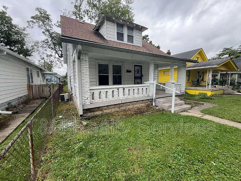 4 bed, 2.0 bath, 1344 sqft, $1,500 — Photo 3