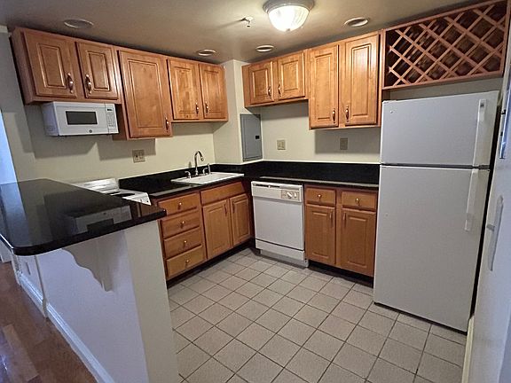 4th image of 377 Commonwealth Ave #1