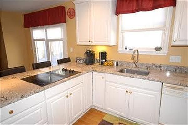 1st image of 19 Foxwood Dr