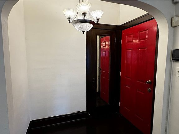 3rd image of 11806 Farringdon Ave