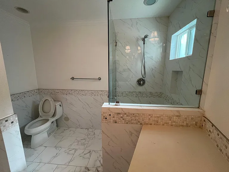 407 N Clinton St — Photo 30