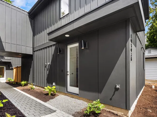 10304 NE 113th Pl #B, Kirkland, WA 98033