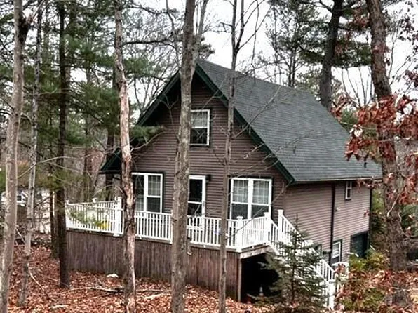 4203 Acorn Cir, Dingmans Ferry, PA 18302