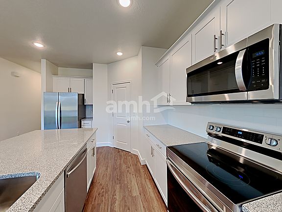 3rd image of 1273 E White St