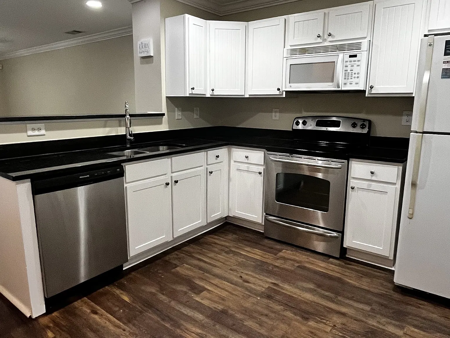 2 bed, 1120 sqft, $1,600 — Photo 2