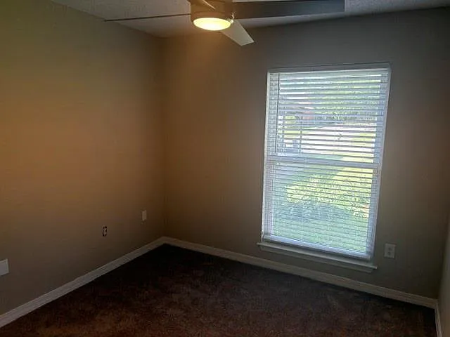 218 Tiffany St — Photo 12