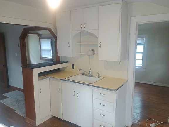 3rd image of 950 1/2 N Faulkner Ave #1