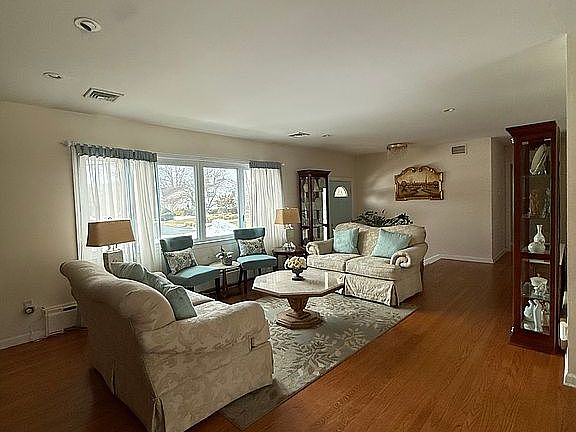 5th image of 52 Silverwhite Rd