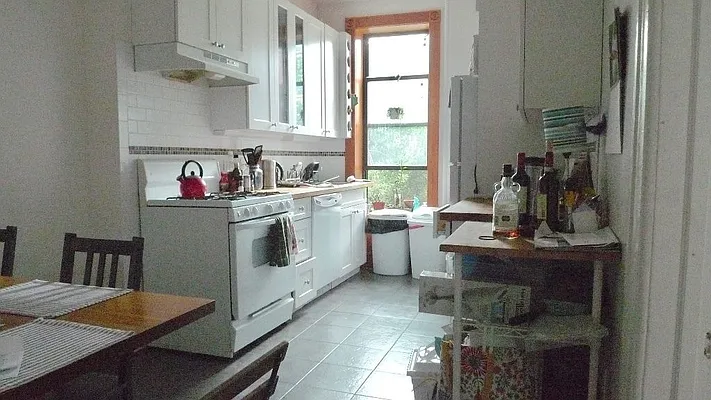 Rented by Level Group | media 100