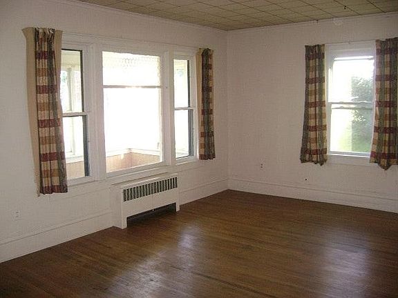Large LIving Room with Wood Floors