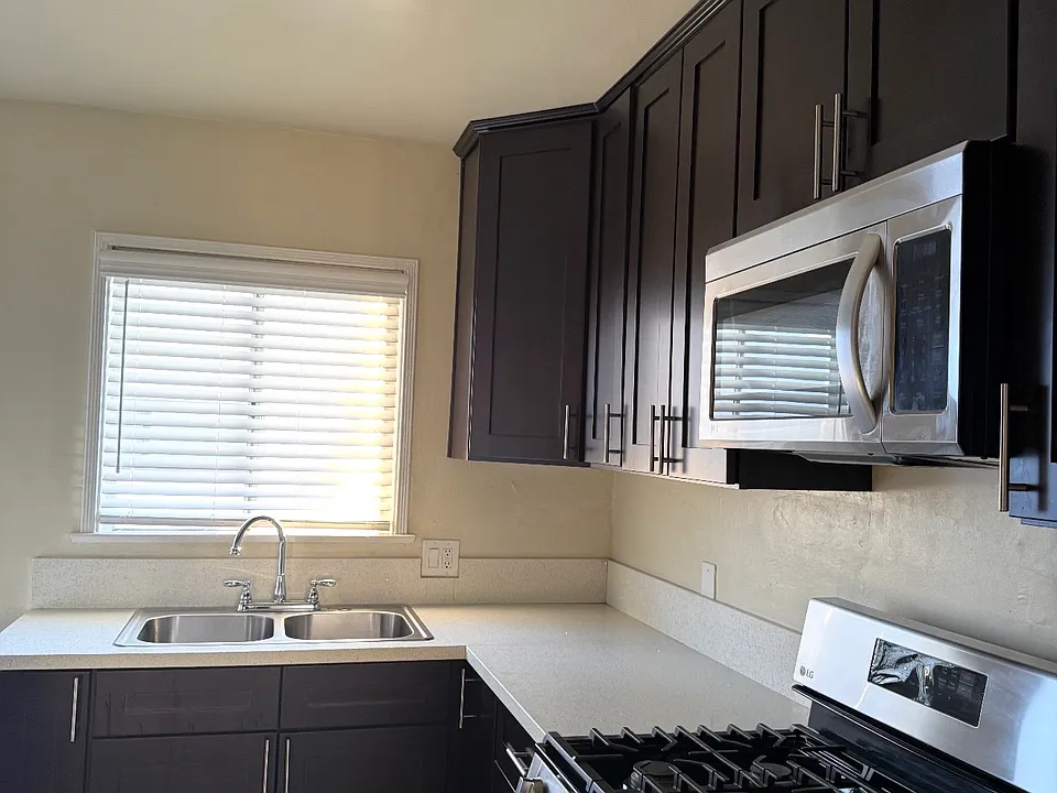 14818 1/2 Magnolia Blvd