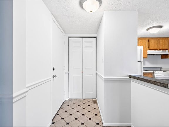 3rd image of 231 Coxcomb Hill Rd APT 4