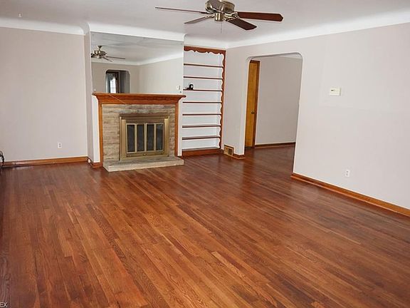 2nd image of 29750 Grand Blvd