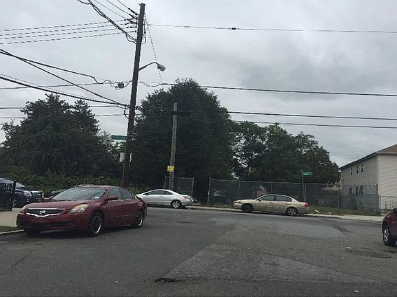 5th image of 16416 107th Ave