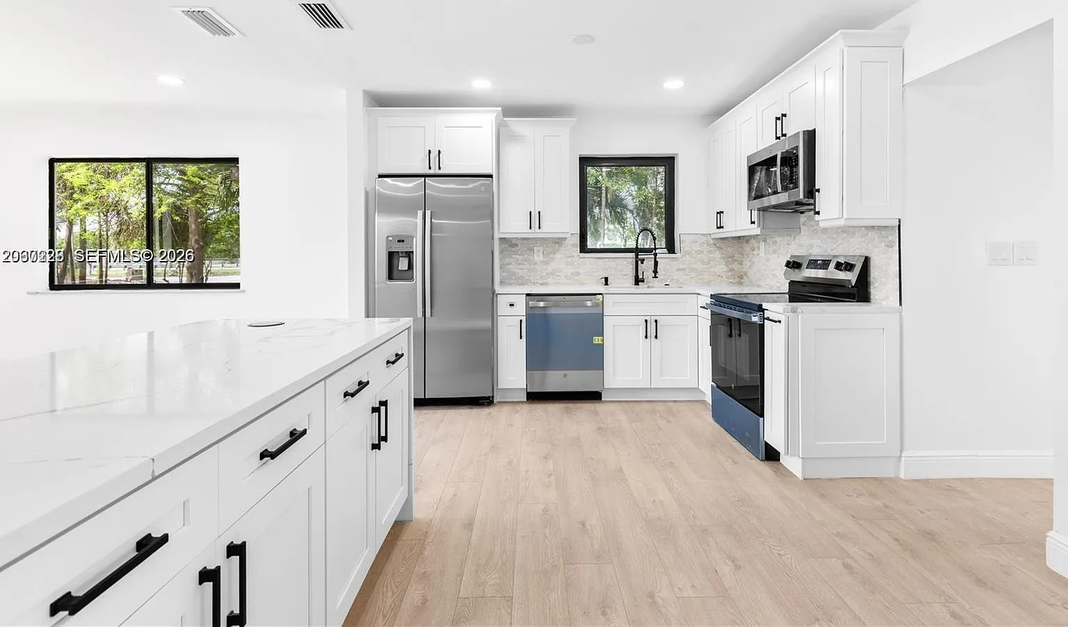 3 bed, 2.0 bath, 2196 sqft, $4,500 — Photo 1
