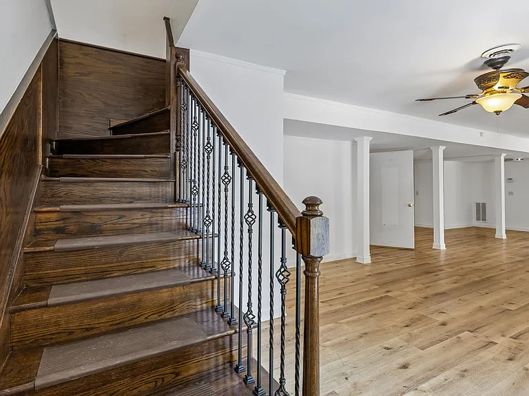 326 Draper Cir — Photo 37