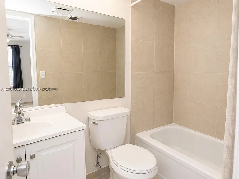 4044 NW 19th St #401 — Photo 7