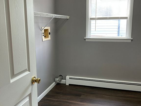 1/2 Bathroom/Laundry Room with Utility Sink