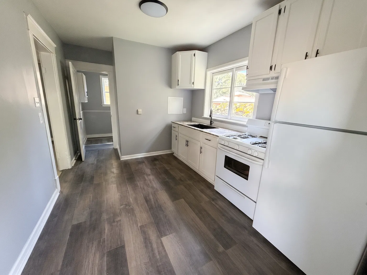 1410 Ash St — Photo 2