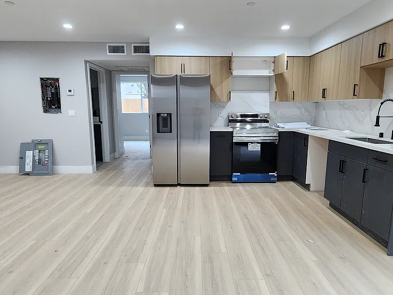 5725 Klump Ave #5725 — Photo 2