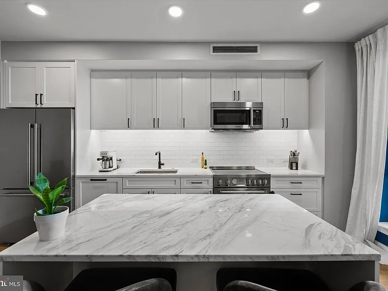 1211 Van St SE #601 — Photo 10