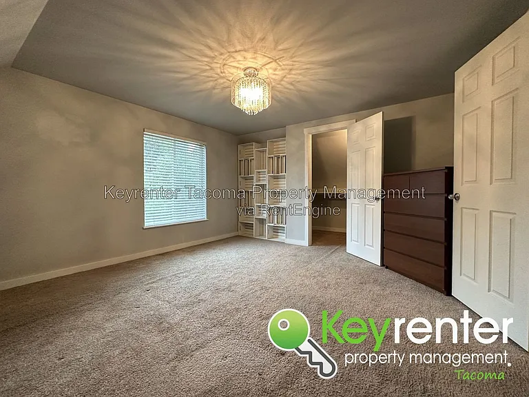 1402 E 52nd St — Photo 15