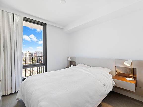 5th image of 987 Queen St #3603-1