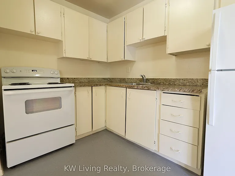 33 Central Pkwy W #203 — Photo 15